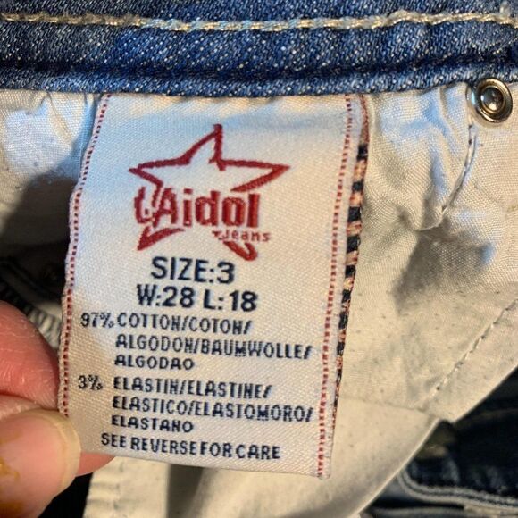 L.A.Idol jean capris distressed size 3 - Picture 6 of 7